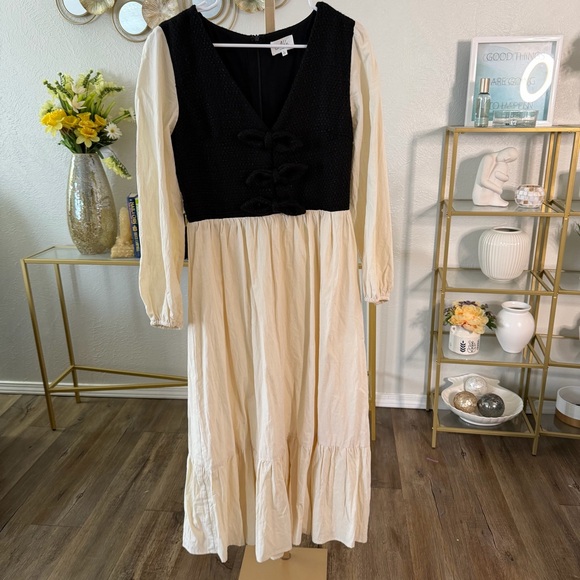 Able Dresses & Skirts - Able Black and Cream Long Sleeve Dress